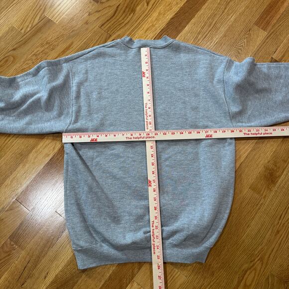 Disney Winnie the Pooh “Love Stings” Sweatshirt Gray Crewneck Women’s Medium - Picture 4 of 4